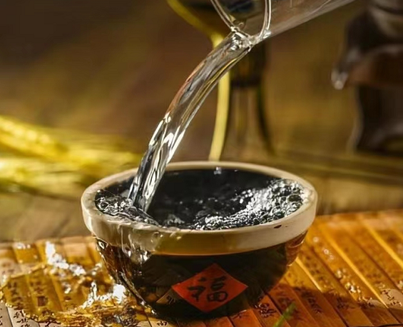 傳承匠心工藝 打造質量先鋒-陜西骉狼酒業創始人桂珍發