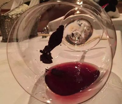 威龍課堂 | 為什么有的葡萄酒里會有沉渣?